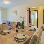 Two-bedroom In Porec Appartement