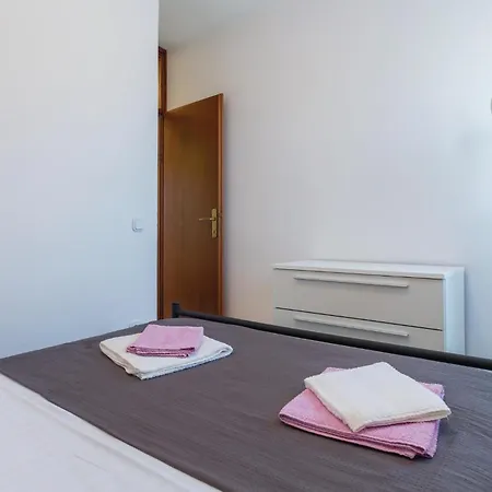 Apartment Amazing In With Kitchen Porec