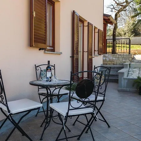 Apartment Amazing In With Kitchen Porec