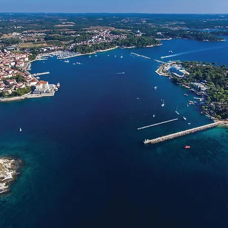 Lägenhet Amazing In With Kitchen Poreč